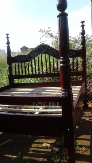 Spindle Bed 5x6 - Hardwood