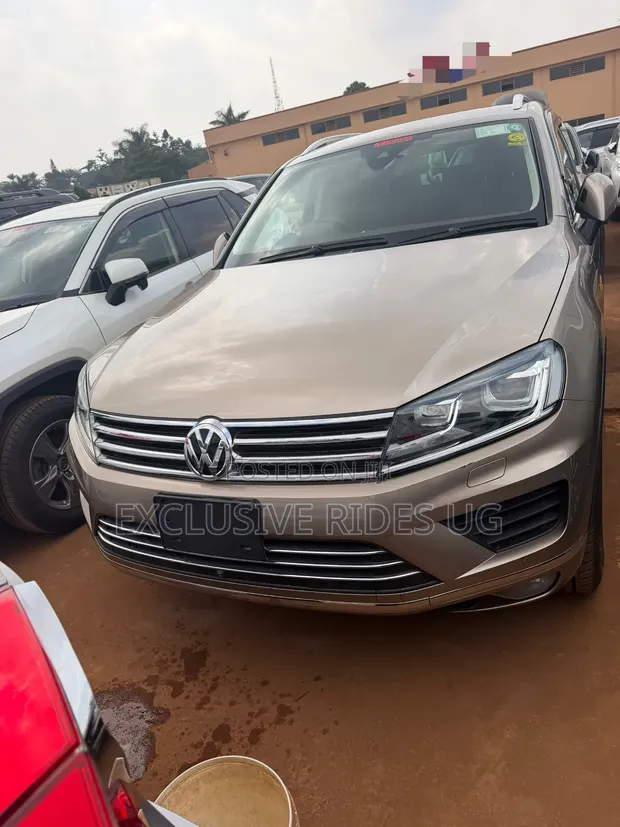 Volkswagen Touareg 2016 Gold - 1
