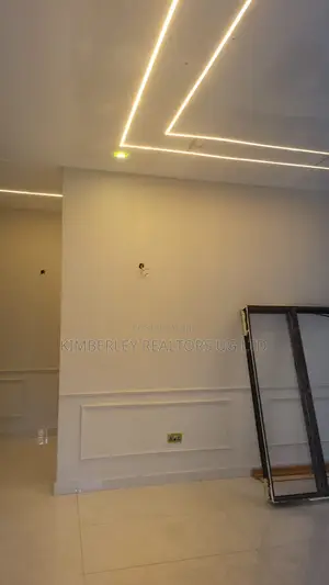 6 Bedroom House for Sale in Kira
