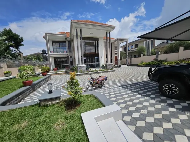 6-Bedroom House with Boys' Quarters in Bwebajja for Sale - 1