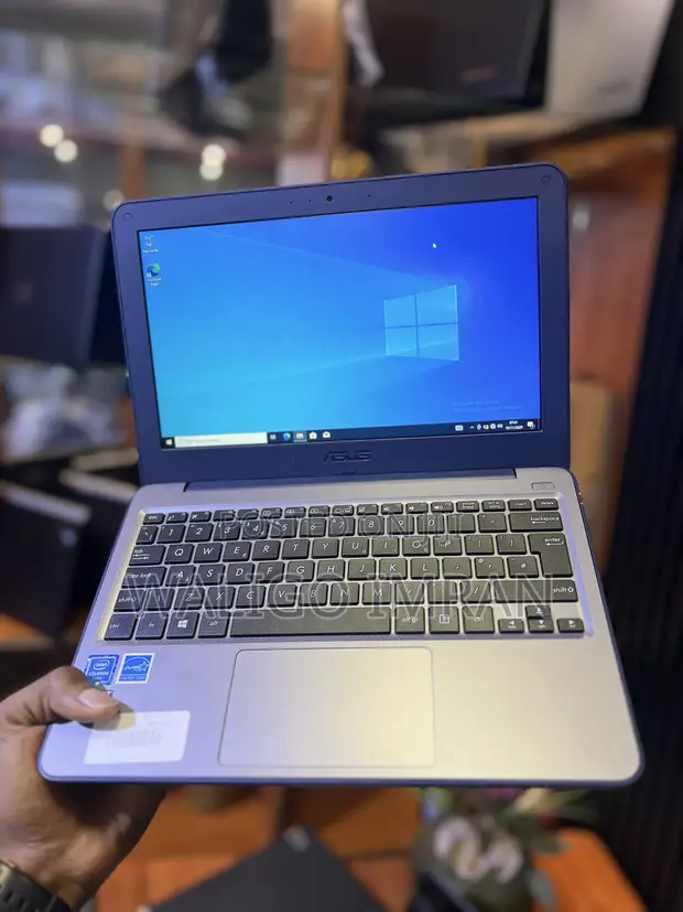 Asus VivoBook W202 Laptop - Refurbished - 1