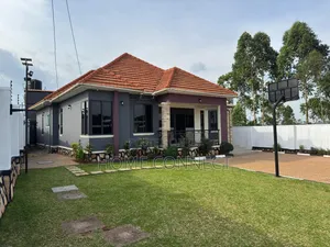 4 Bedroom Bungalow for Rent in Luzira