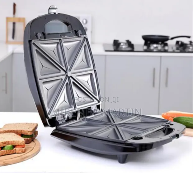 Geepas GSM5444 920W 4 Slice Sandwich Maker - 1