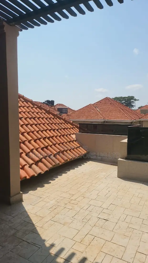 7-Bedroom Mansion for Sale in Kira Town - 1