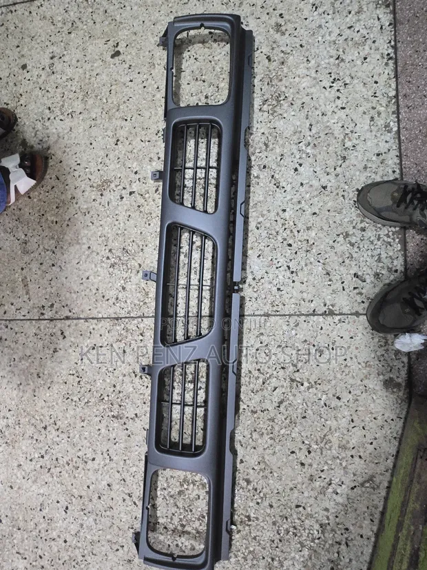 Nissan Sahara Front Bumper Grill (Short) - 1