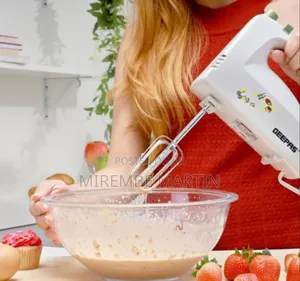 Geepas GHM2001 160W Hand Mixer