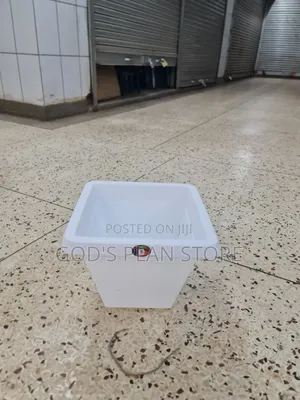 Qured Plastic Flower Pots