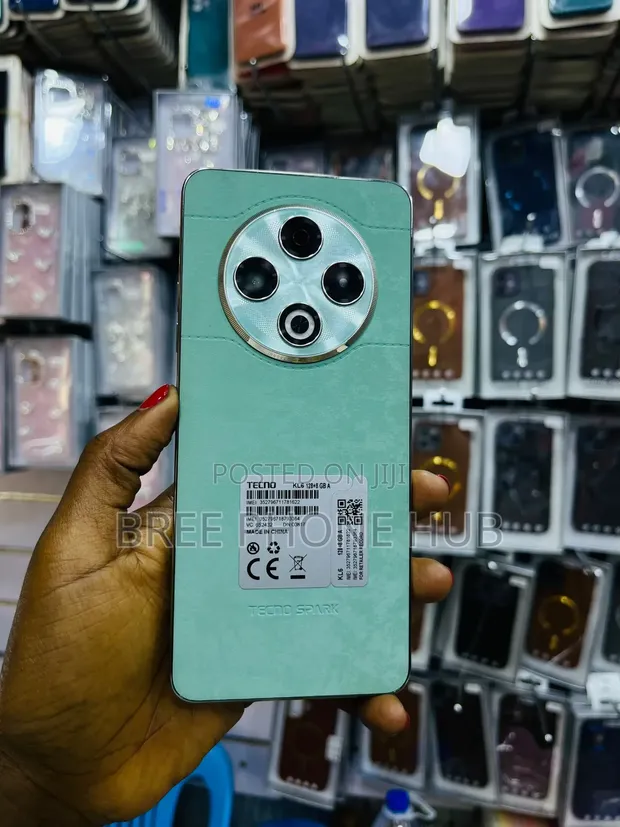 Tecno Spark 30 128GB Green - 1