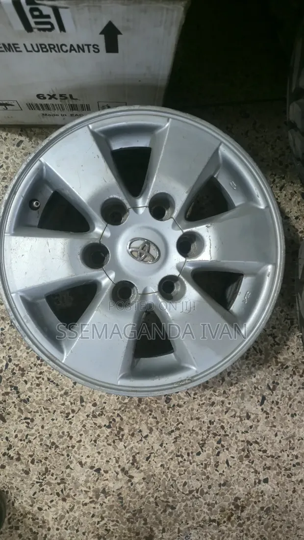 Used Toyota Hilux Rims (15-inch) - 1