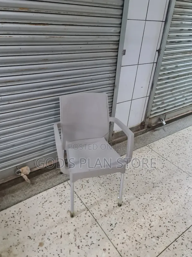 Plain Gray Plastic Chairs for Garden, Beach, Bar, and Hotel - 1