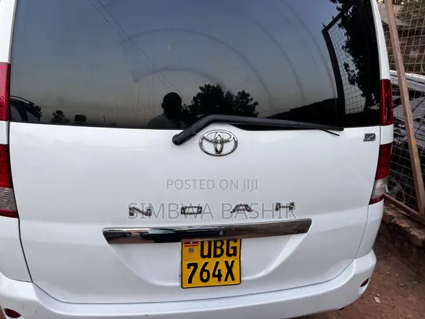 Toyota Noah 2005 White - 1