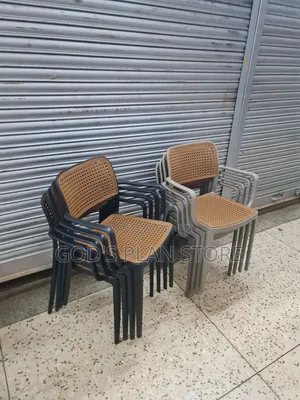 Linea-Mesh Back Plastic Chairs