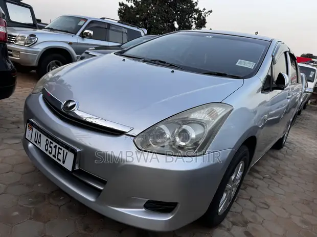 Toyota Wish 2005 Silver - 1