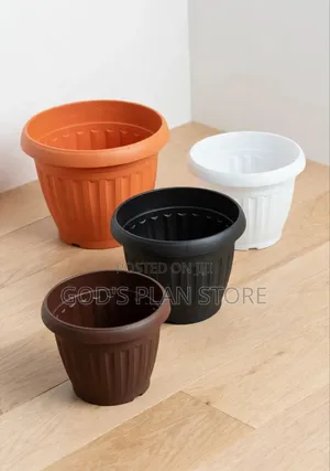 Soucer-Bottom Plastic Flower Pots