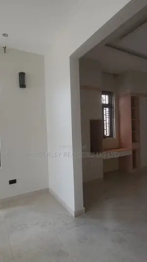6-Bedroom House for Sale in Kyanja