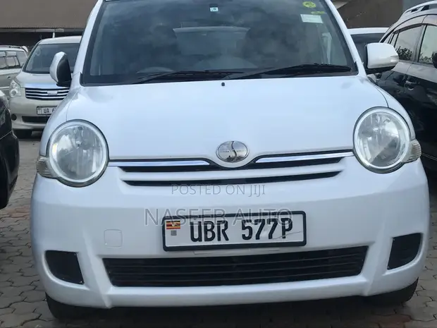 Toyota Sienta 2008 White - 1