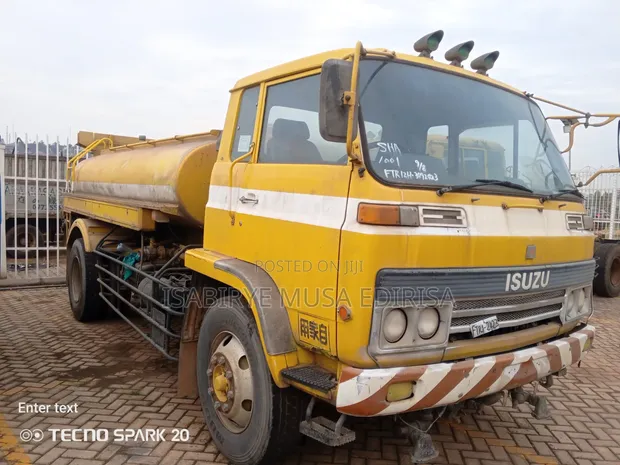 Isuzu Forward Tank Truck 1980 Yellow - 1