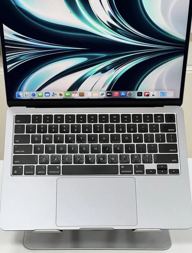 Apple MacBook Air M3 24GB RAM 512GB SSD - 1