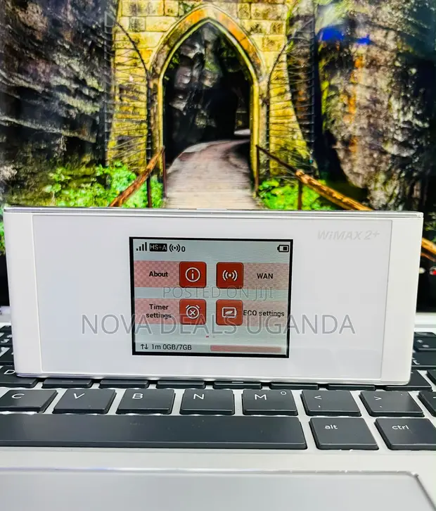 Huawei WiMAX 2+ HWD36 4G LTE Touchscreen MiFi - 1