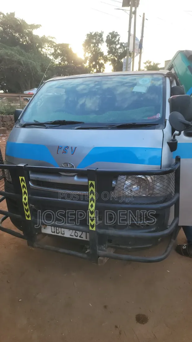 Toyota HiAce 2018 Grey - 1