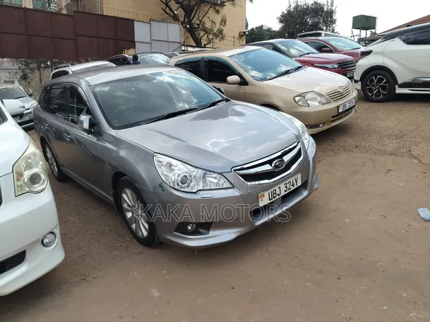 Subaru Legacy 2010 Silver - 1