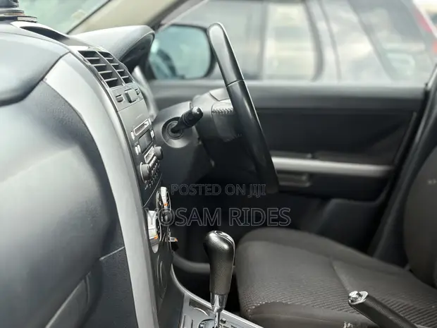 Suzuki Escudo 2010 Silver - 1