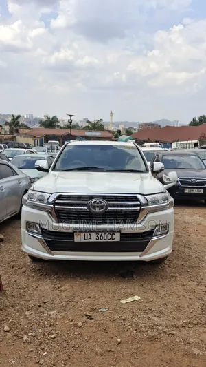 Toyota Land Cruiser V8 2012 White