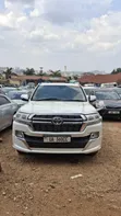 Toyota Land Cruiser V8 2012 White - 1