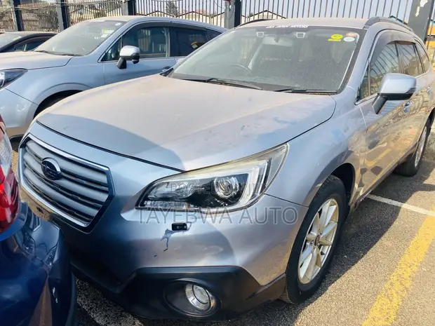 Subaru Outback 2015 Silver - 1