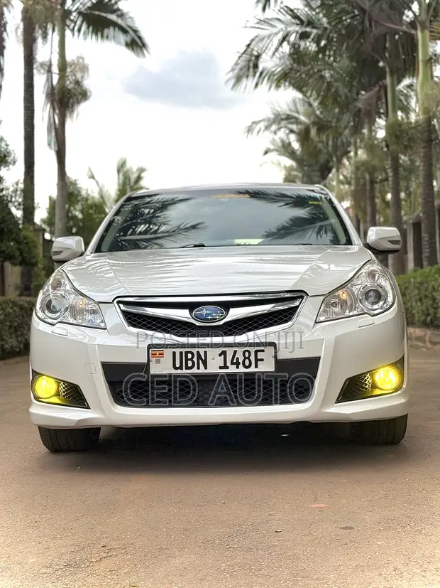 Subaru Legacy 2011 White - 1