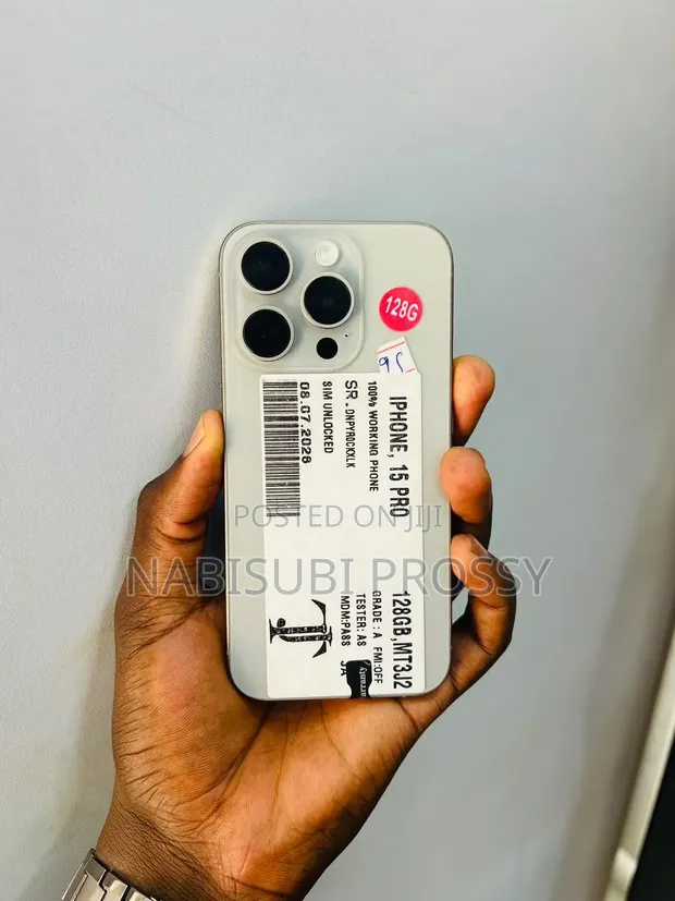 Apple iPhone 15 Pro 128 GB Silver - 1
