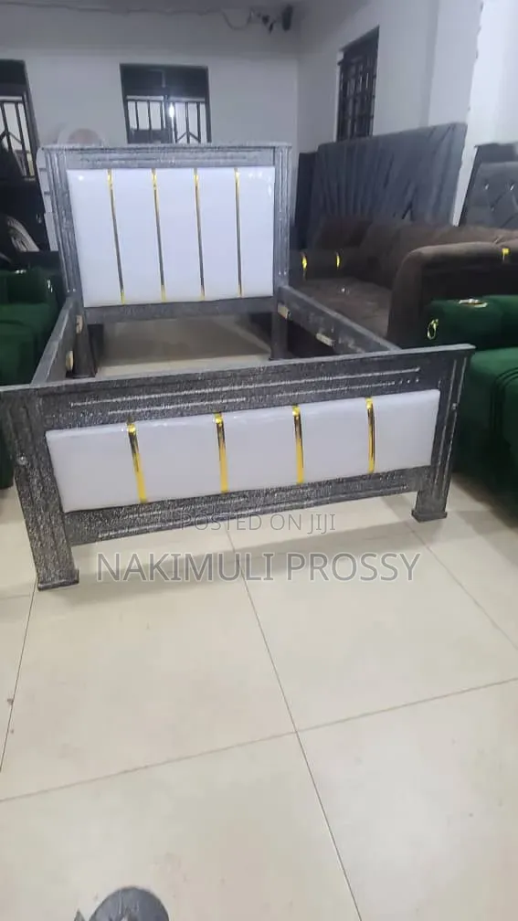 Brand New 4x6 Gold Stickers Bed - 1
