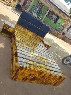 Pallet Bed (4x6) with Cushioned Headboard