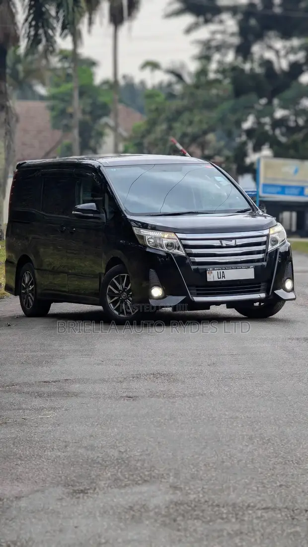 Toyota Noah 2015 Black - 1