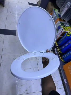 HEAD Plastic Toilet Seat