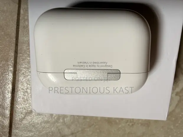 Apple AirPods Pro (3rd Gen) - 1