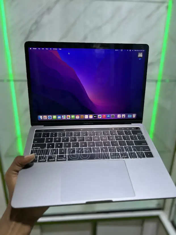Apple MacBook Pro 2017 13" 8GB RAM 256GB SSD - 1