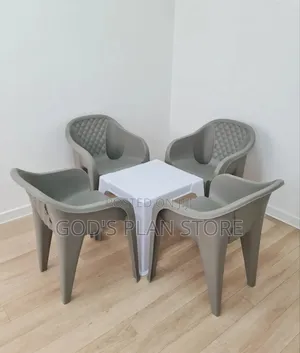Comfortable Plastic Chairs and Table Set for Bars