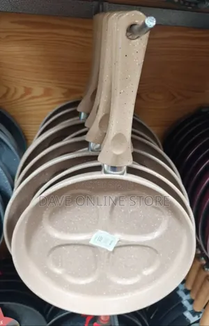 Brown Non-Stick 4-Cup Heart Shape Egg Frying Pan