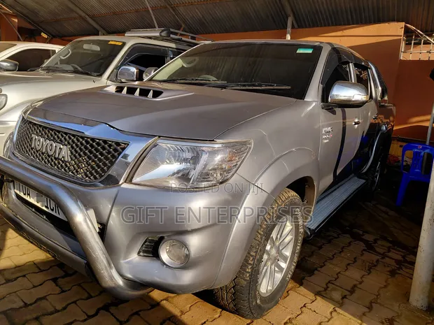 Toyota Hilux 2015 Automatic - 1