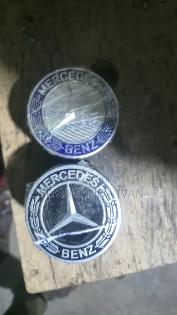 Mercedes-Benz Black Centre Caps (Used) - 1