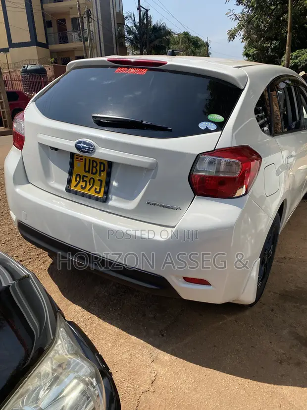 Subaru Impreza 2.0i 4-dr 2013 White - 1
