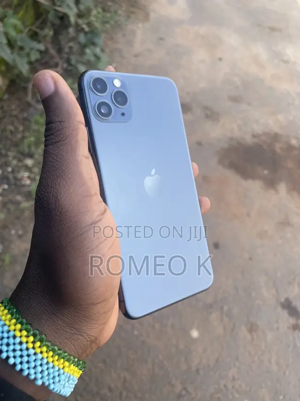 Apple iPhone 11 Pro Max 64GB Blue - 1