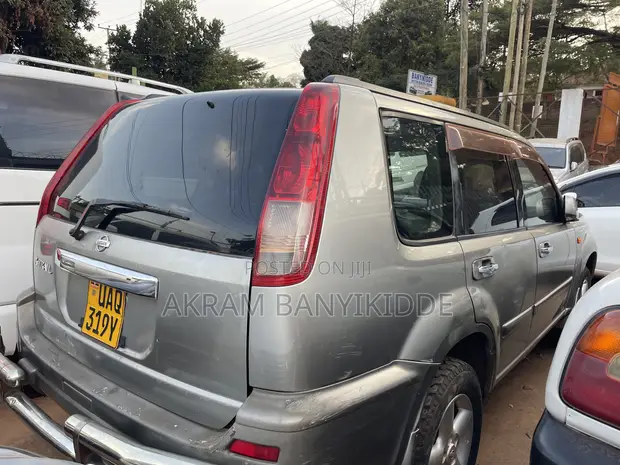Nissan X-Trail 2006 Gold - 1