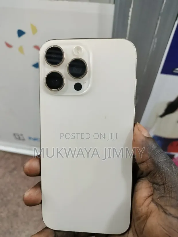 Apple iPhone 16 Pro Max 256GB Gold - 1
