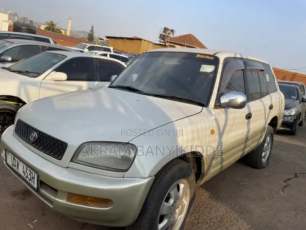 Toyota RAV4 1999 Pearl - 1