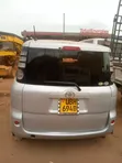 Toyota Sienta 2005 Silver - 2
