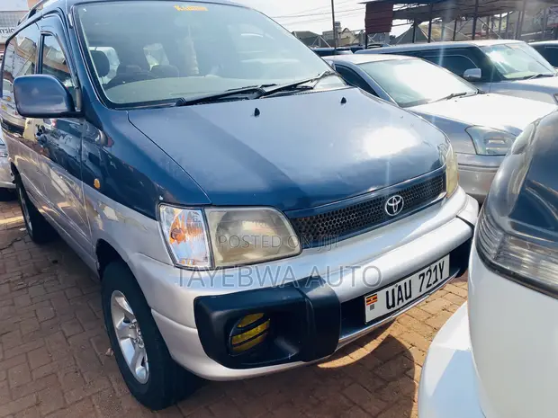 Toyota Noah Field Tourer 2001 - 1