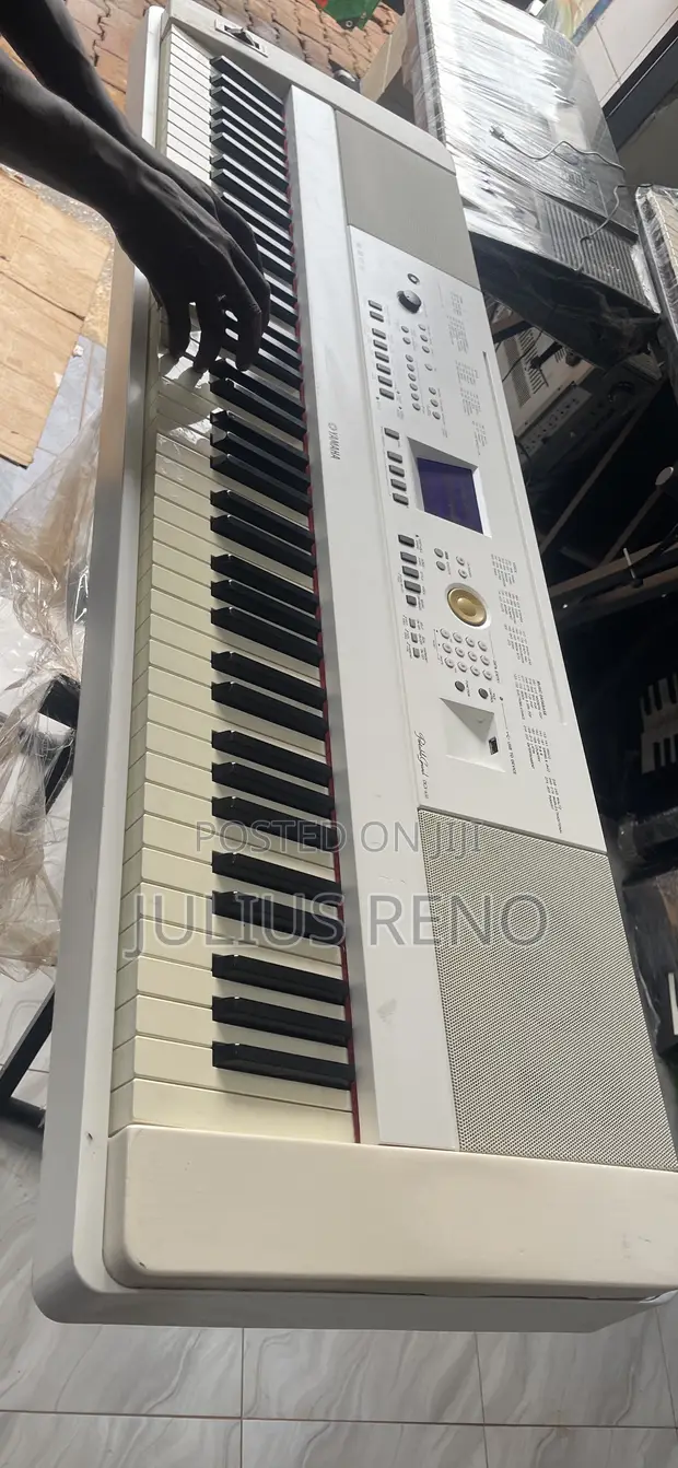 Yamaha GDX 650 Electronic Keyboard - 1