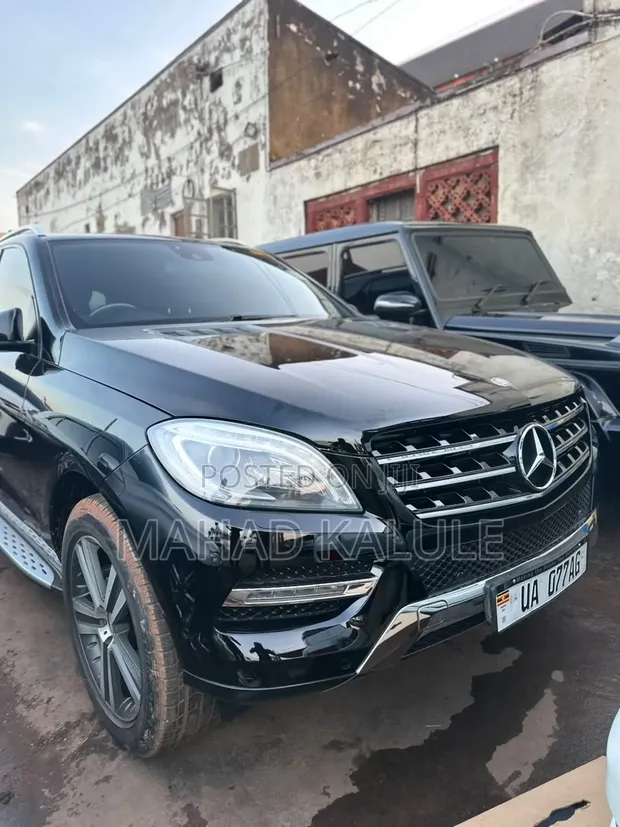 Mercedes-Benz E350 2013 Black - 1